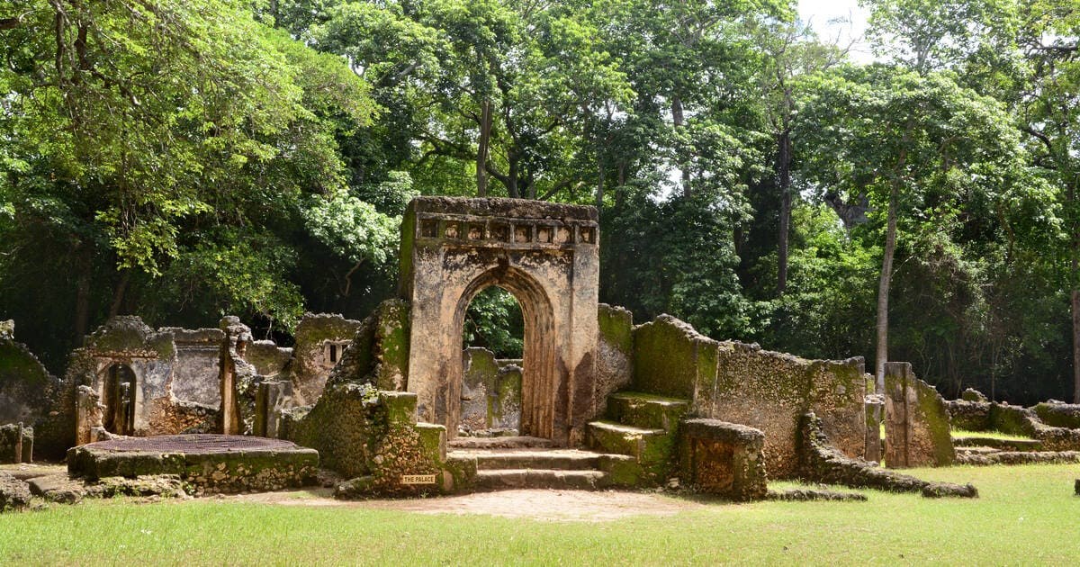 Gede Ruins Historical Tour